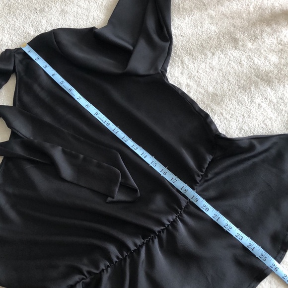 Boohoo asymmetrical one shoulder black satin blouse - Picture 4 of 11